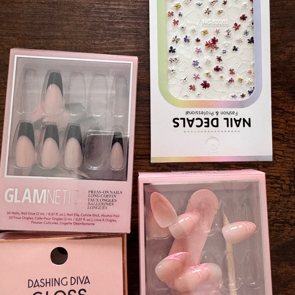 Assorted Press-On Nail Sets - Picture 4 of 4